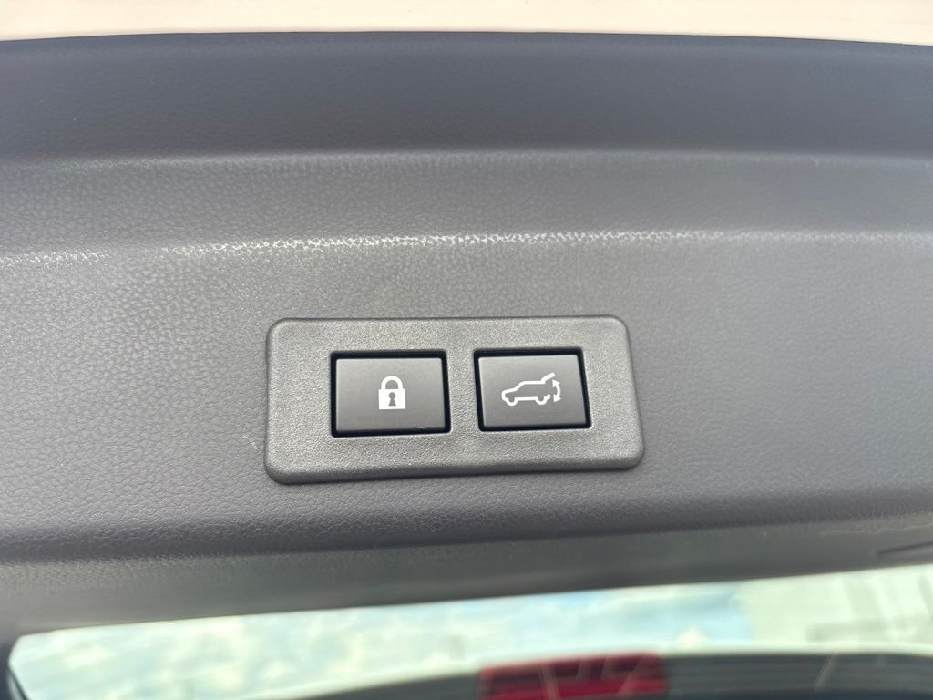 New 2027 CRYSTAL WHITE PEARL Subaru Premium 7-Passenger image 23