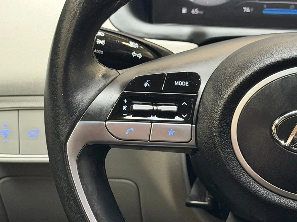 Used 2022 Amazon Gray Hyundai SEL image 16