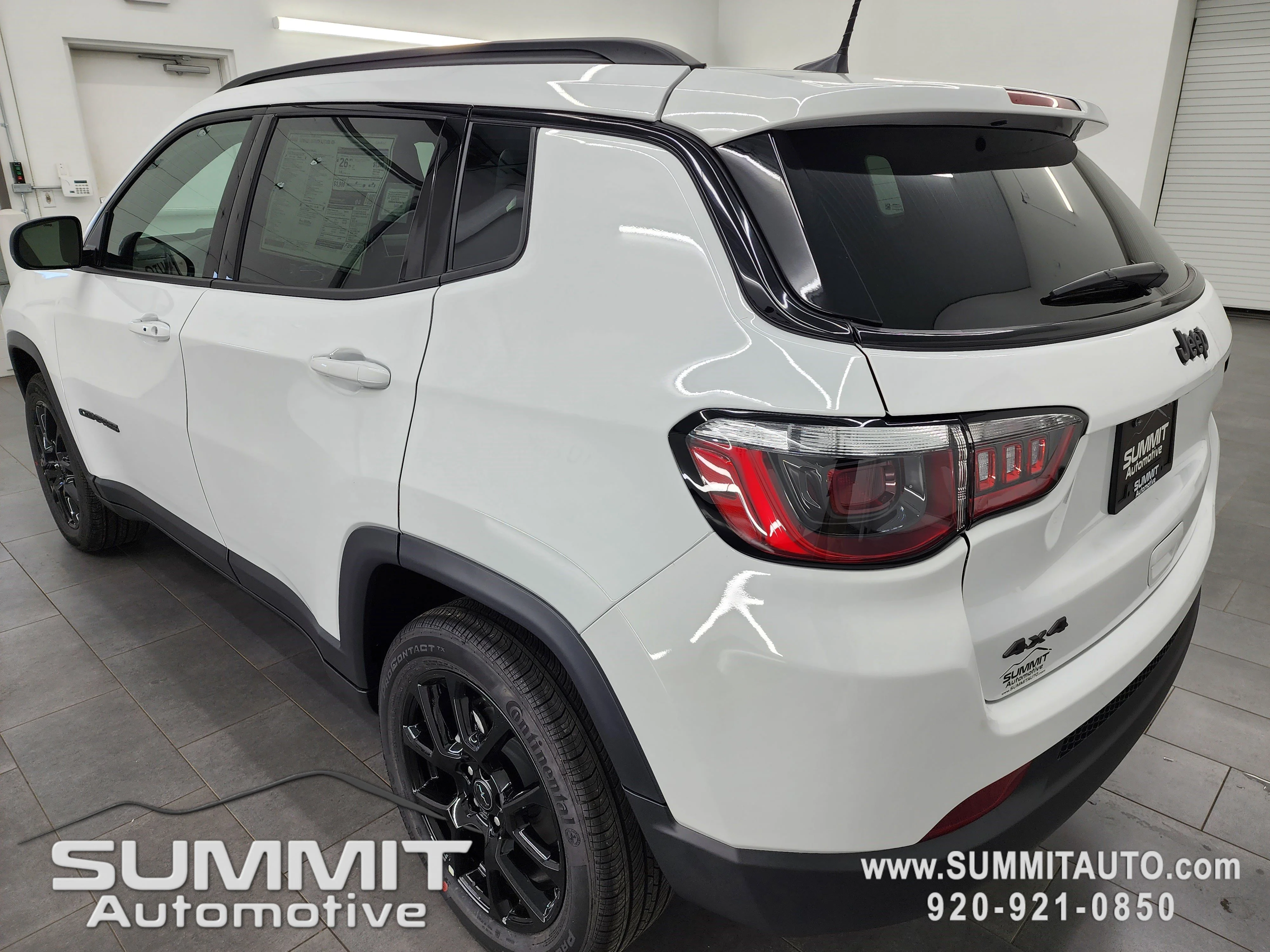 New 2026 Bright White Clearcoat Jeep Latitude image 6