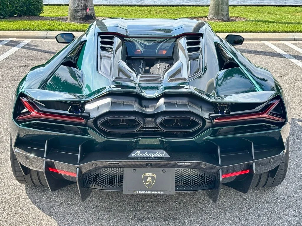 Used 2025 Verde Hydra Metallic Lamborghini  image 9