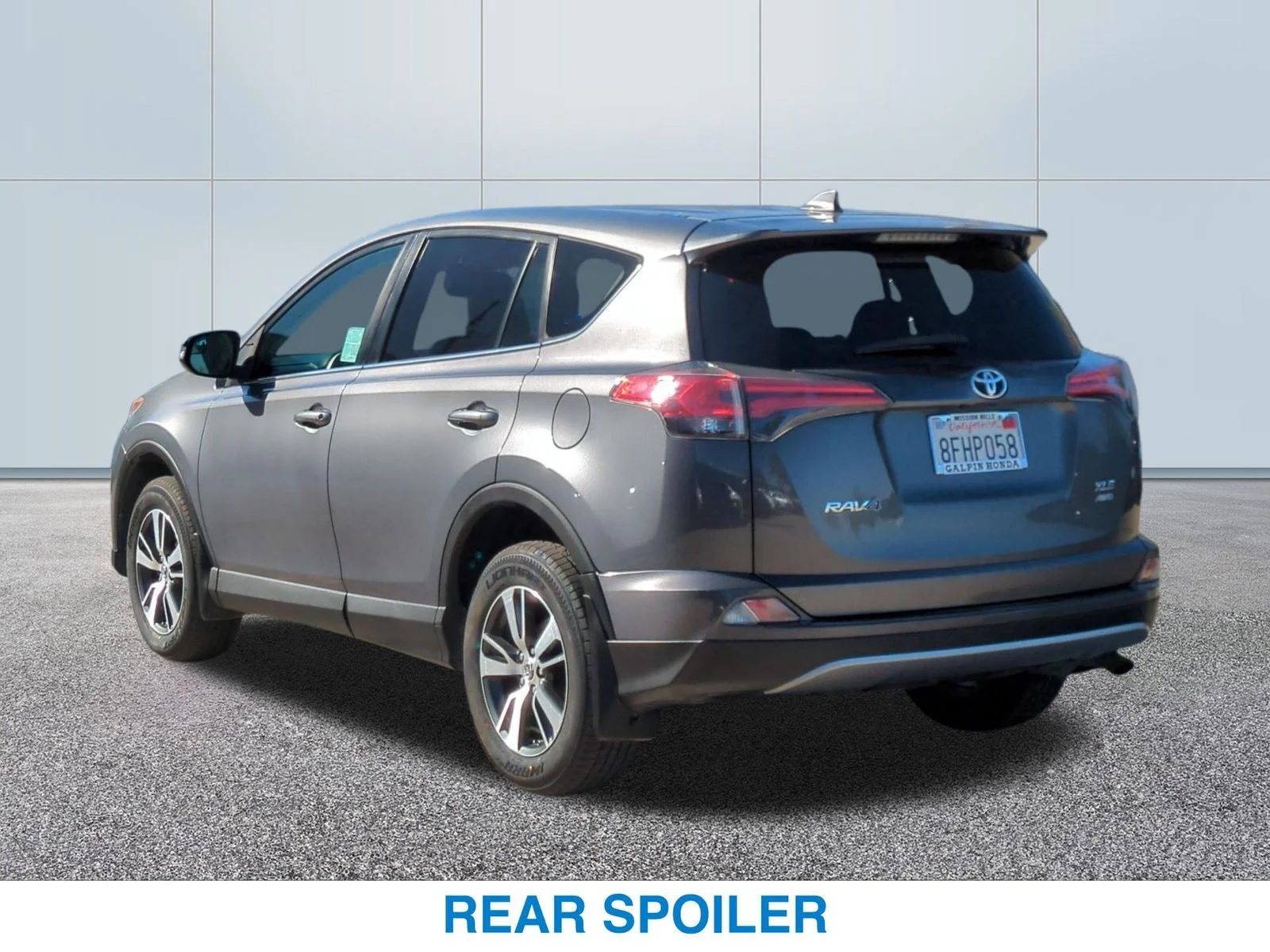 Used 2018 Gray Toyota XLE image 9