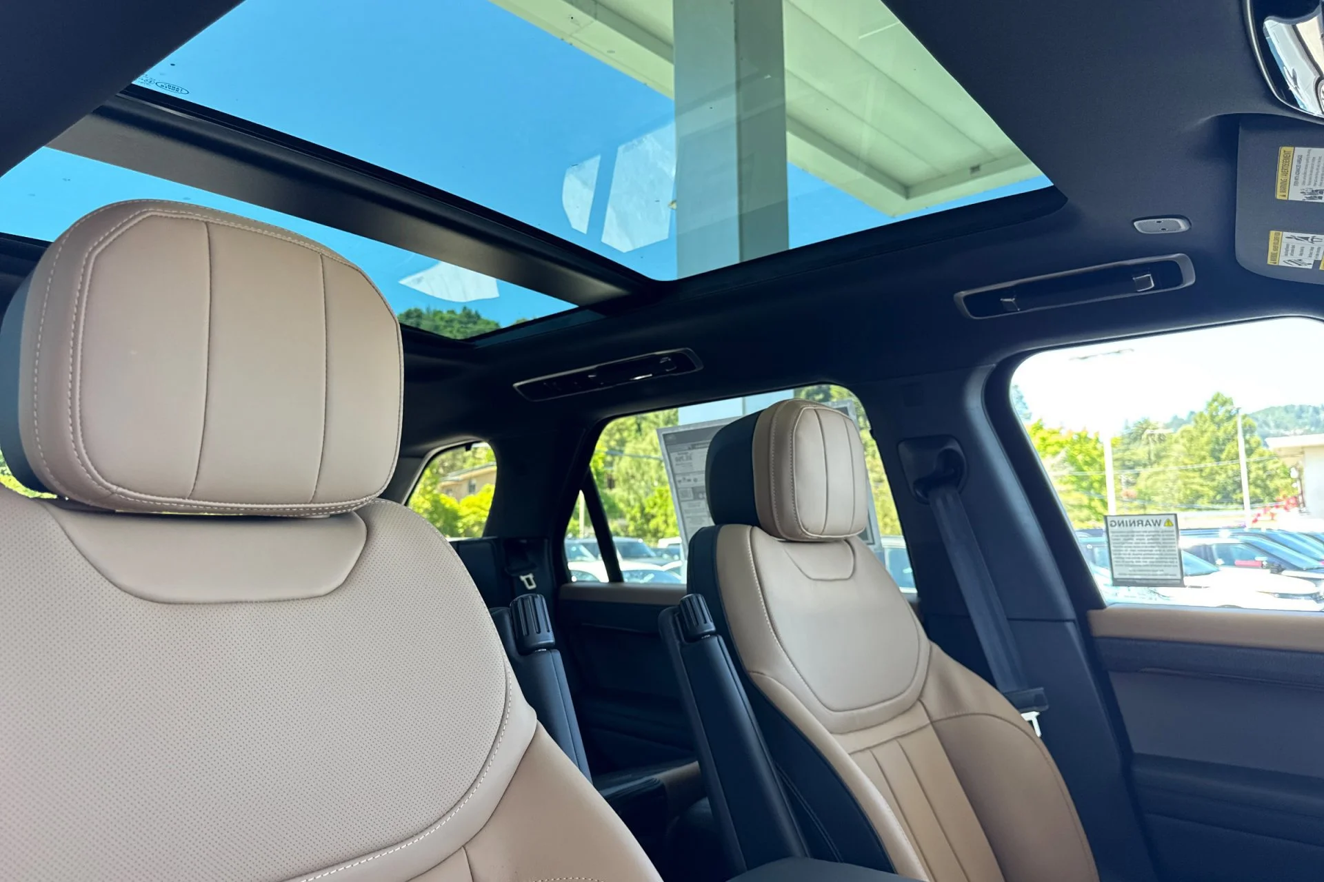 New 2026 Giola Green Land Rover Dynamic SE image 19