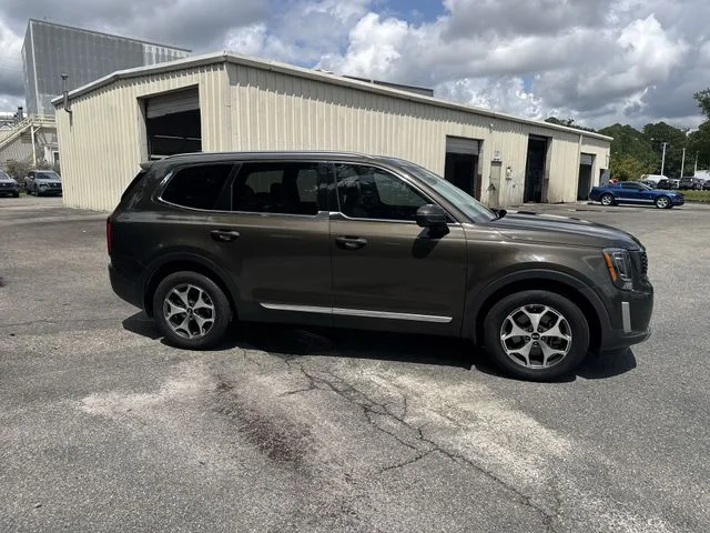 Used 2020 Green Kia EX image 4