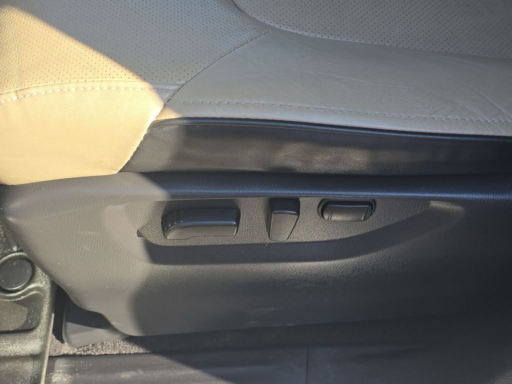 Used 2022 White INFINITI Premium Select image 12