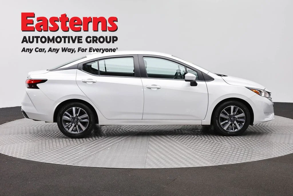 Used 2023 White Nissan 1.6 SV image 4