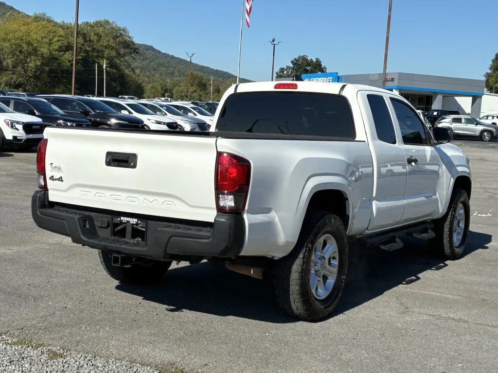 Used 2020 White Toyota SR image 9