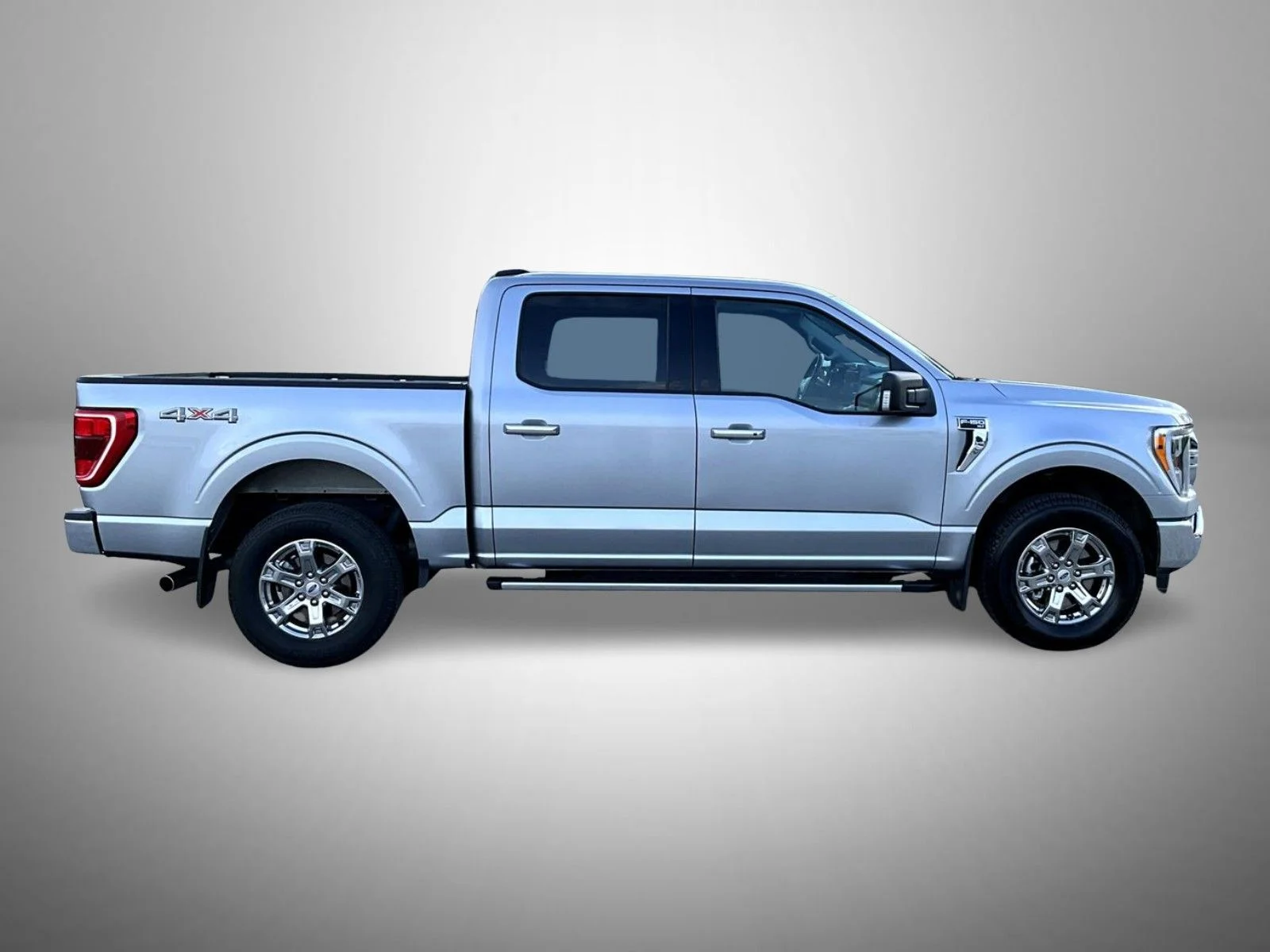 Used 2023 Silver Ford XLT image 4