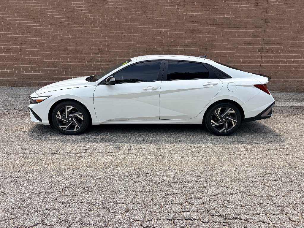 Used 2025 Serenity White Hyundai SEL Sport image 2