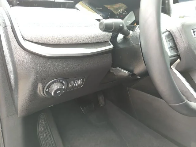 Certified Used 2025 White Jeep Latitude image 14