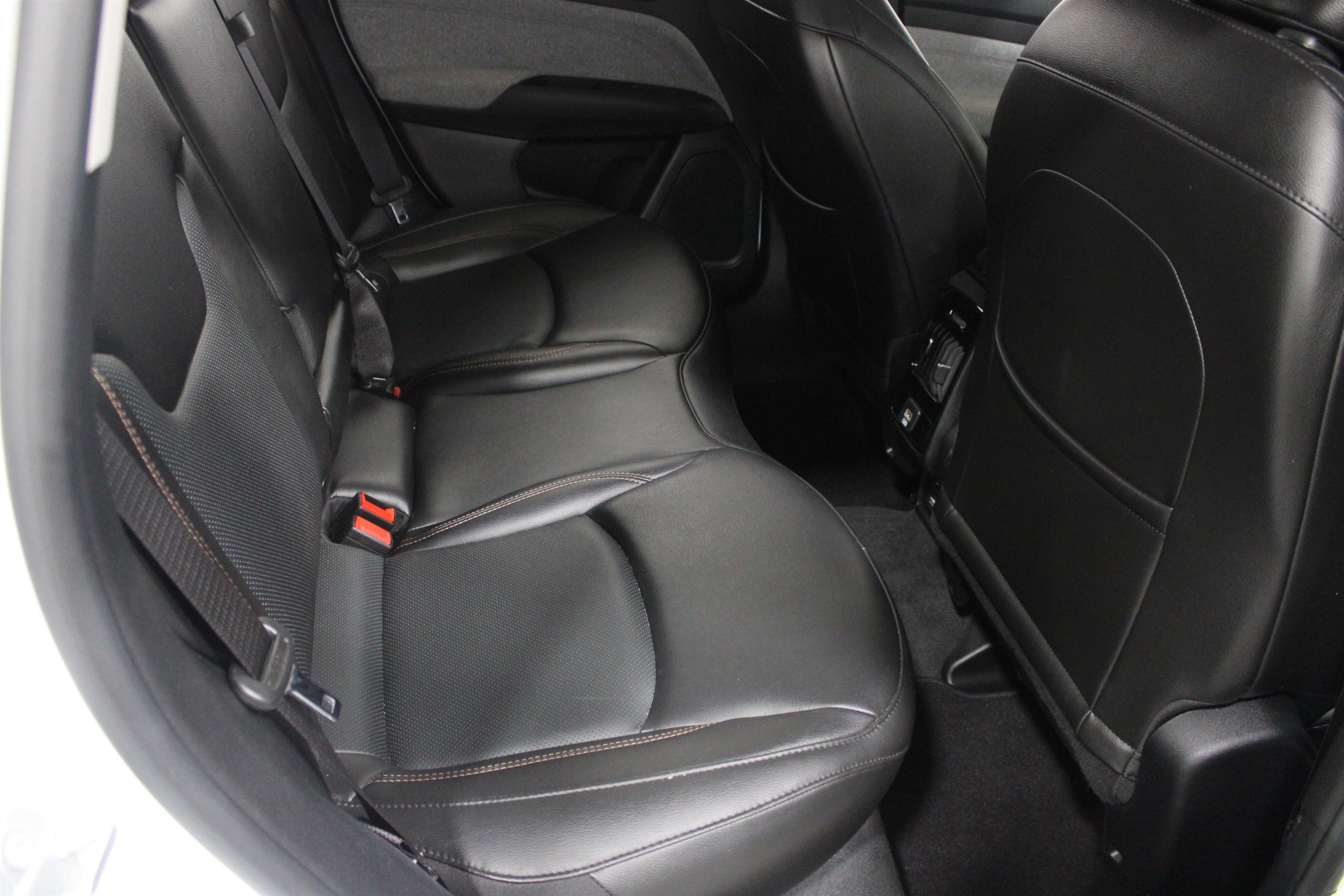 Used 2022 Bright White Clearcoat Jeep Latitude Lux 4x4 image 23