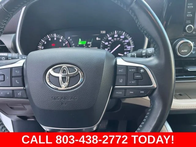Used 2020 White Toyota XLE image 20