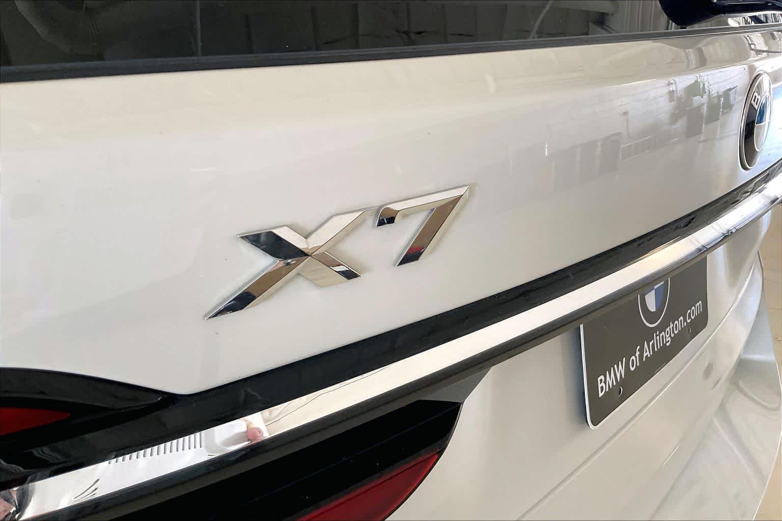 Used 2026 Mineral White Metallic BMW xDrive40i image 9