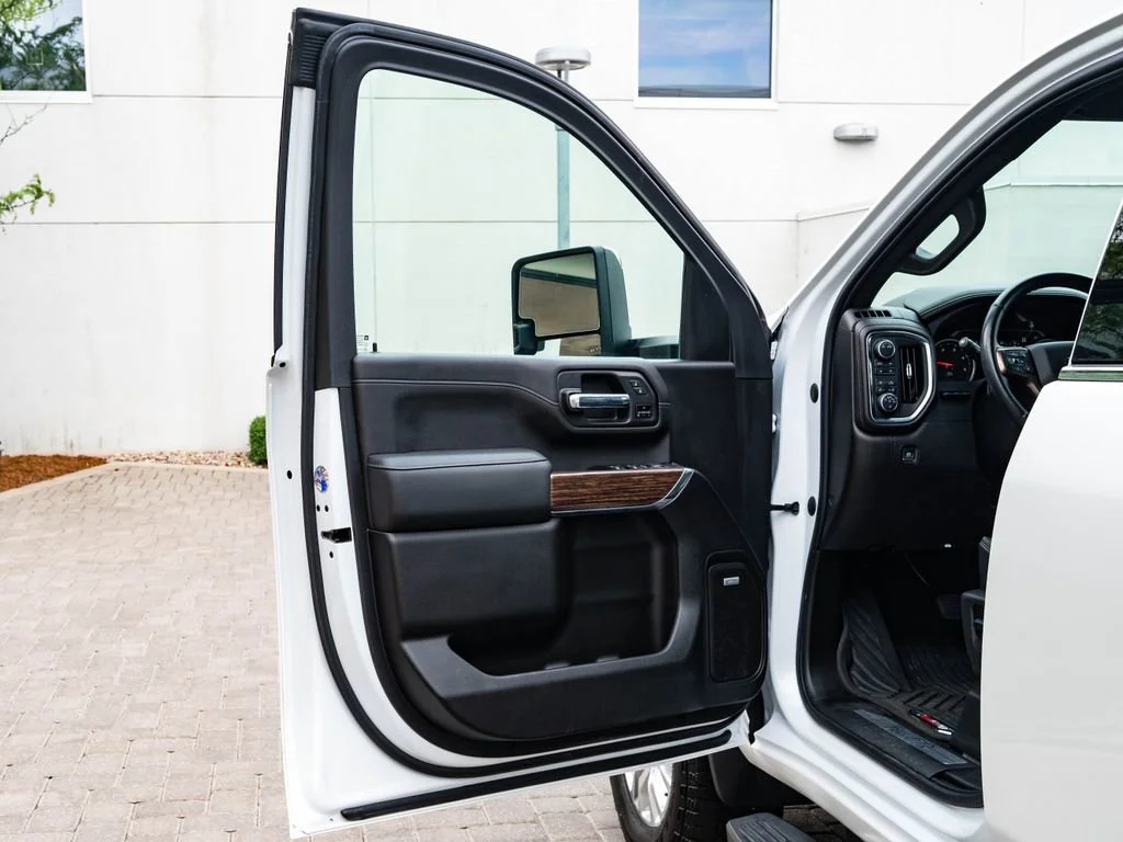 Used 2022 Iridescent Pearl Tricoat Chevrolet High Country image 27