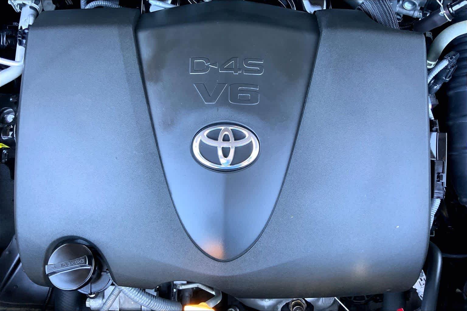 Used 2022 Opulent Amber Toyota XLE image 61