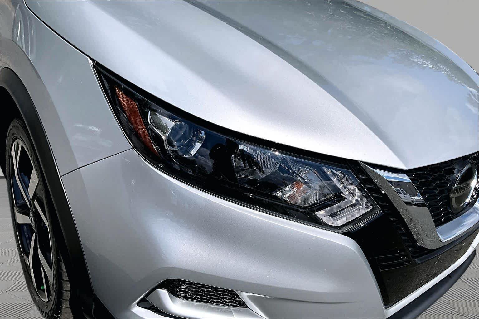 Used 2022 Brilliant Silver Metallic Nissan SL image 28
