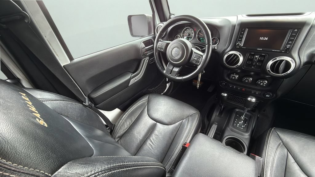 Used 2014 White Jeep Sahara image 19