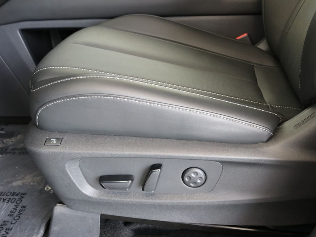 Used 2025 Silver INFINITI Sensory image 29
