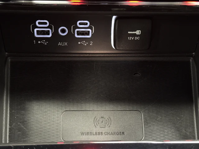 Used 2023 Velvet Jeep Altitude X image 22