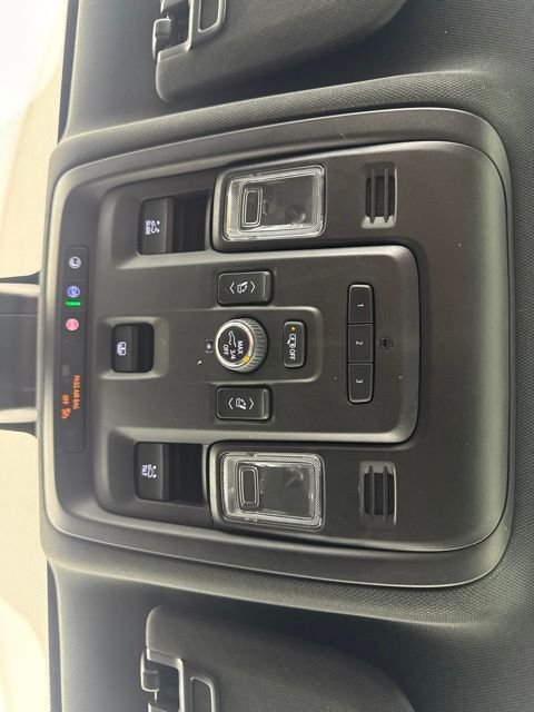 Used 2022 Summit White Chevrolet RST image 15