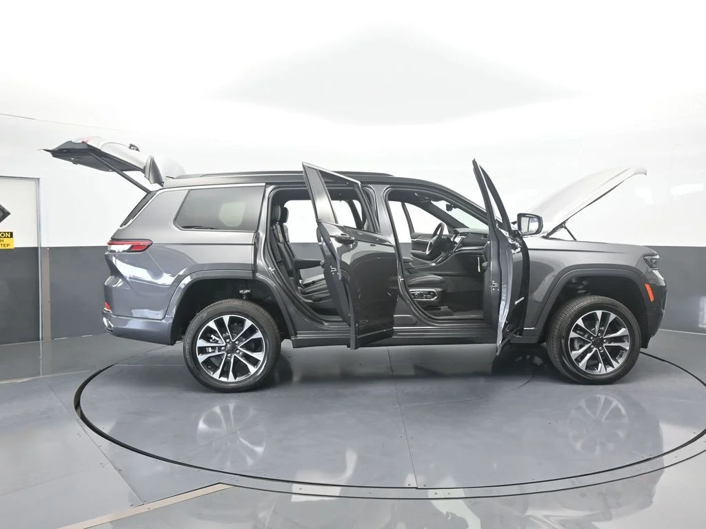 Used 2024 Baltic Gray Metallic Clearcoat Jeep Overland image 77