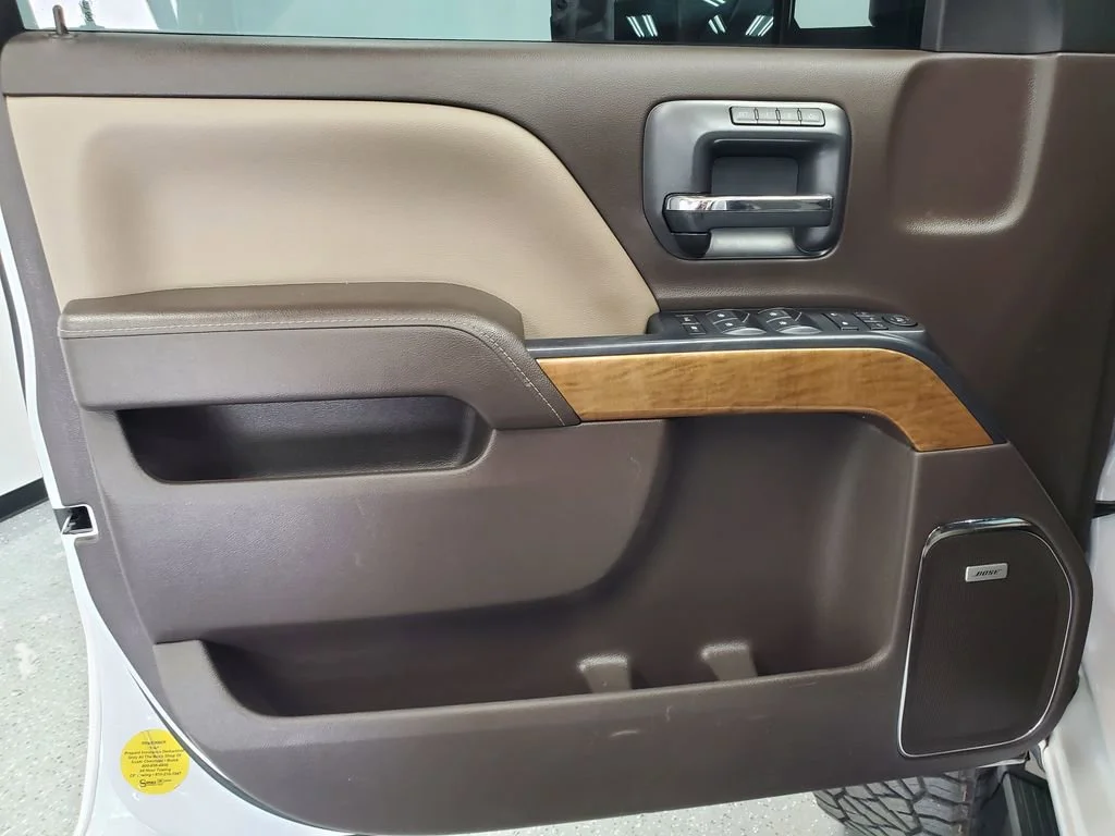 Used 2018 IRIDESCENT PEARL TRICOAT Chevrolet LTZ image 8