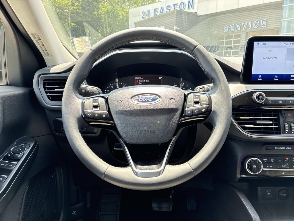 Used 2022 White Ford SE image 18