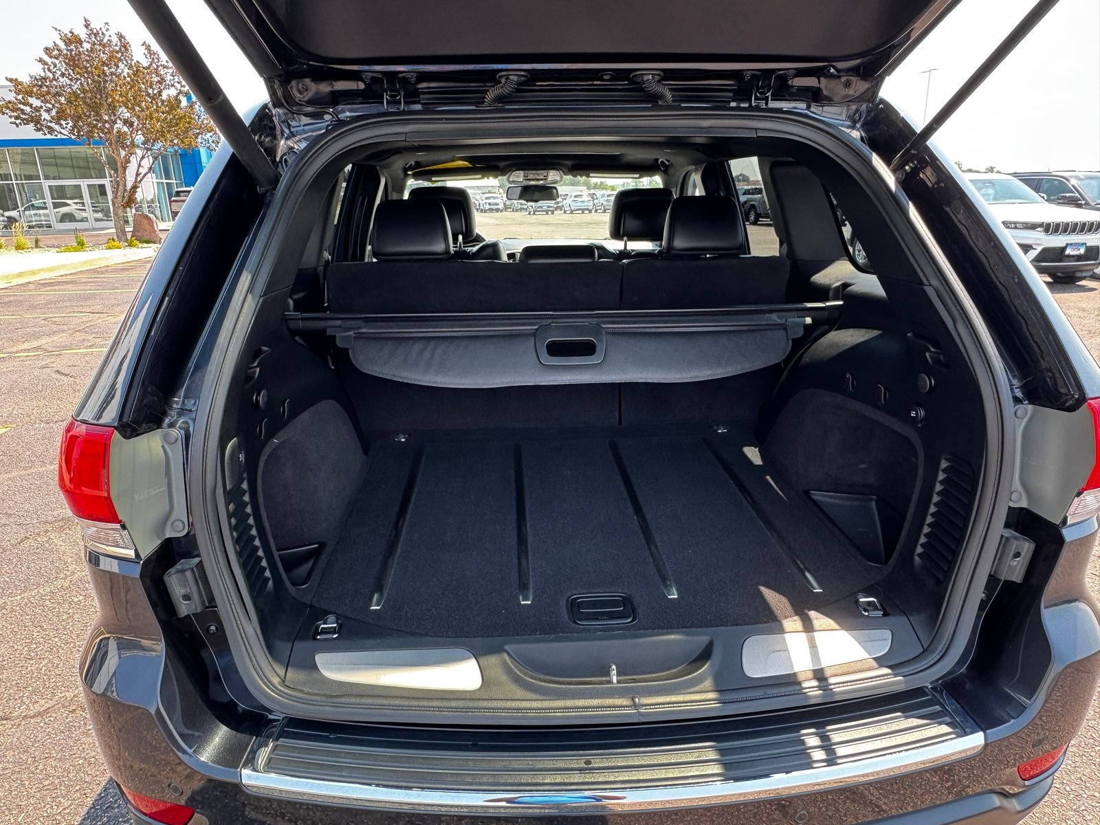 Used 2016 Steel Metallic JEEP Limited image 10