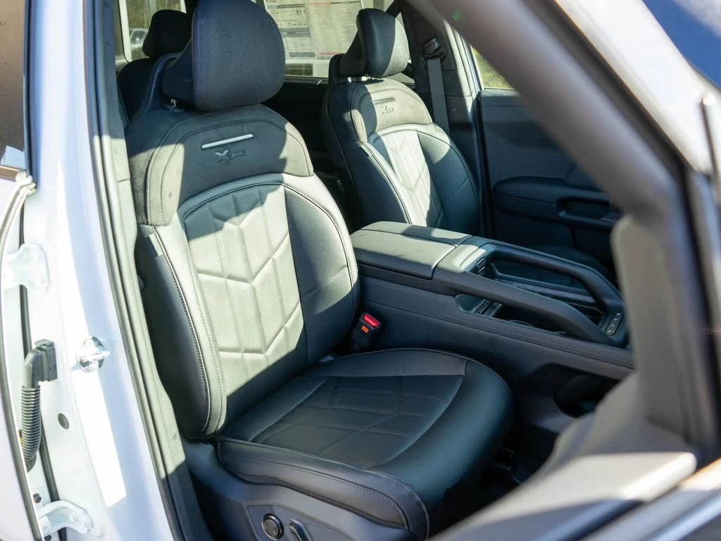 New 2027 Glacial White Pearl Kia X-Pro SX Prestige image 9