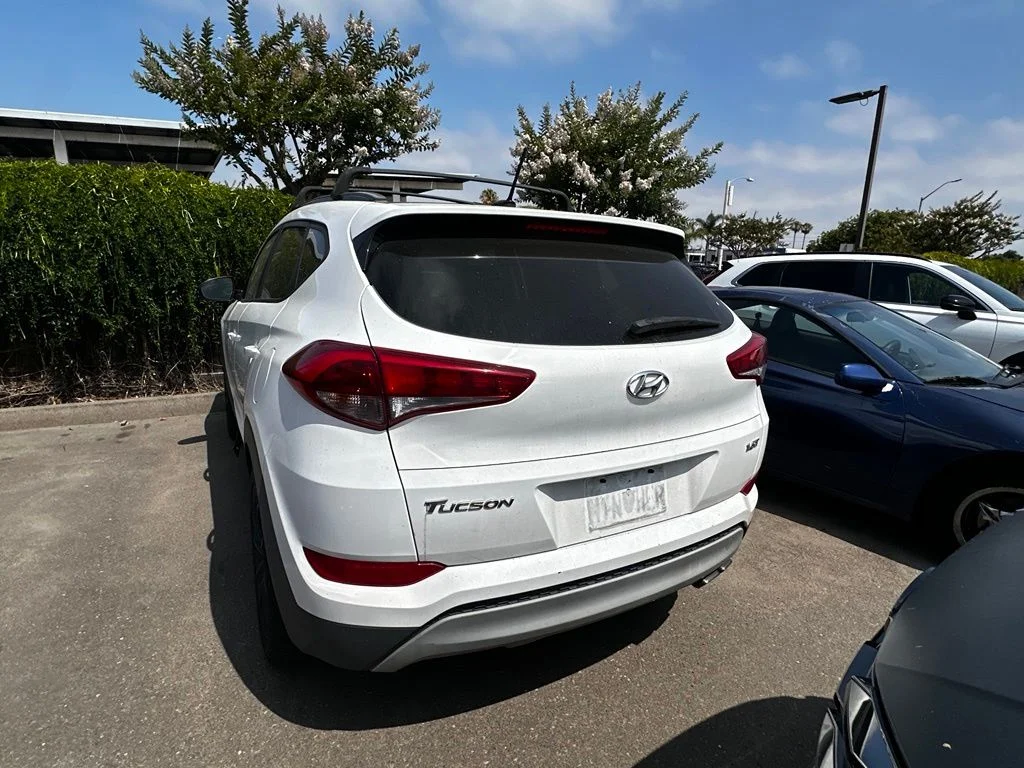 Used 2017 White Hyundai Night image 23