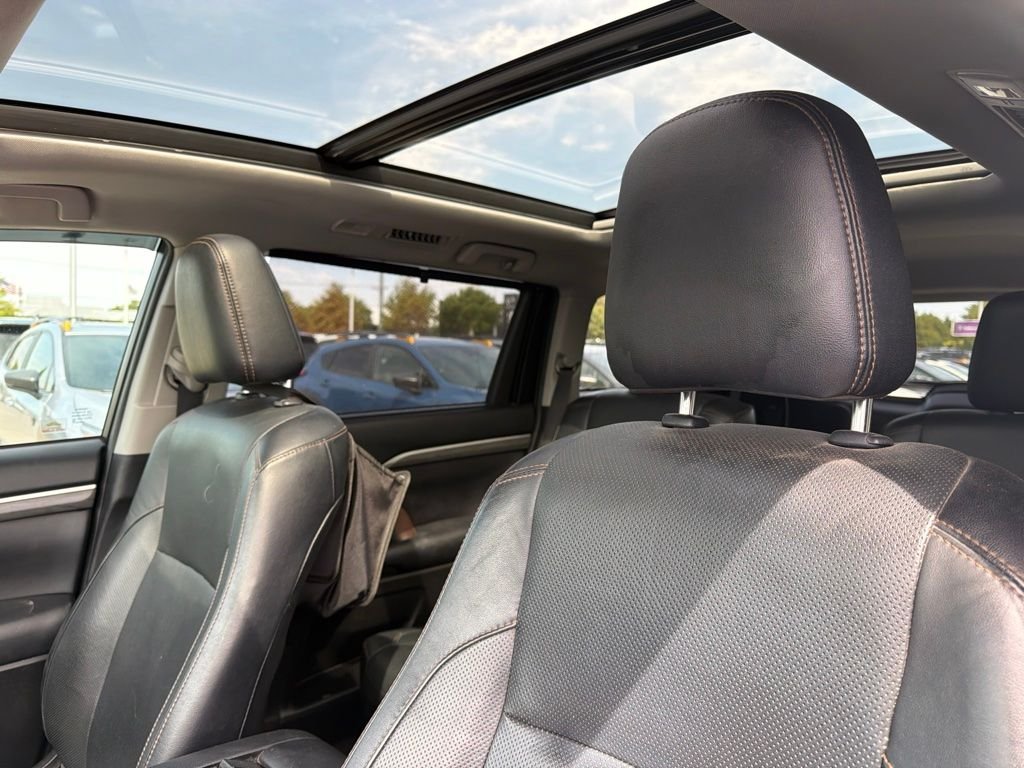 Used 2019 White Toyota Limited Platinum image 4