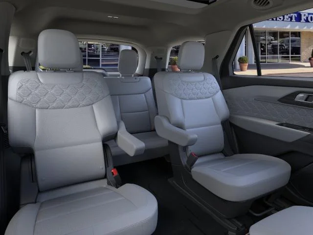 New 2026 Star White Metallic Tri-Coat Ford Platinum™ image 11