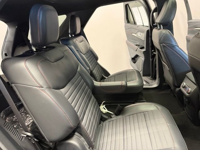 Certified Used 2025 Agate Black Metallic Ford ST-Line image 29