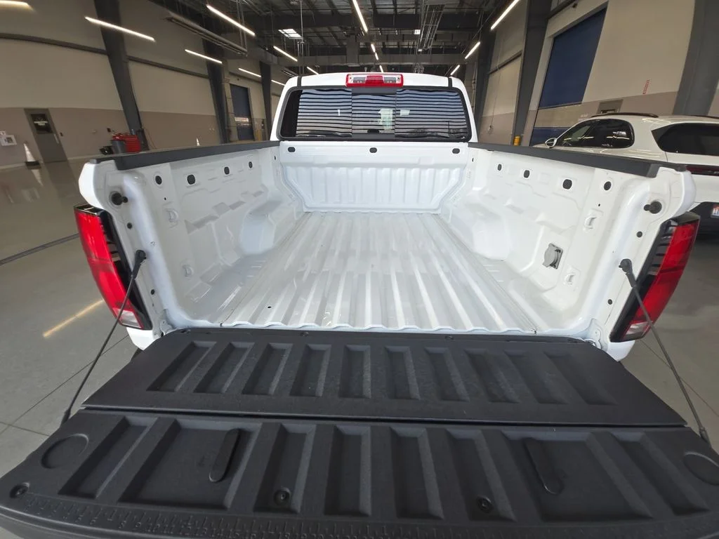 Used 2023 White Chevrolet Z71 image 23