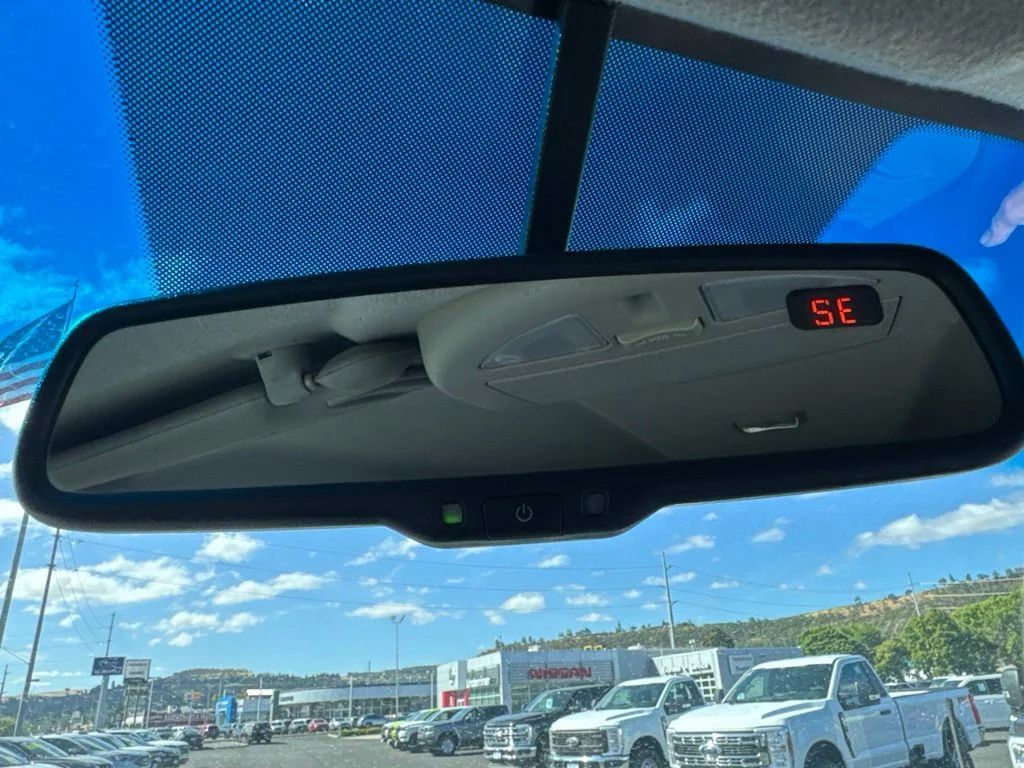 Used 2010 Silver Nissan SE image 29