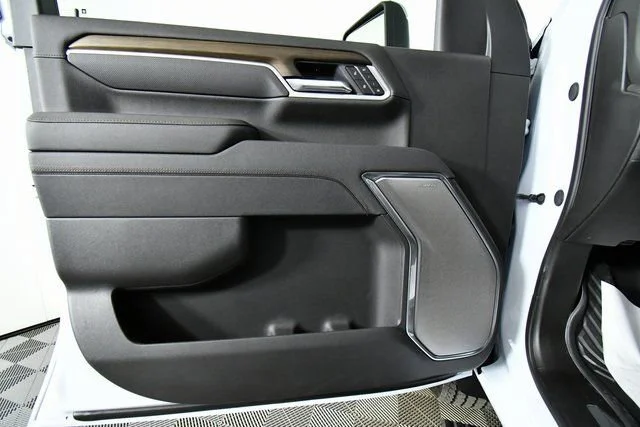 New 2026 Polar White Tricoat Chevrolet High Country image 22