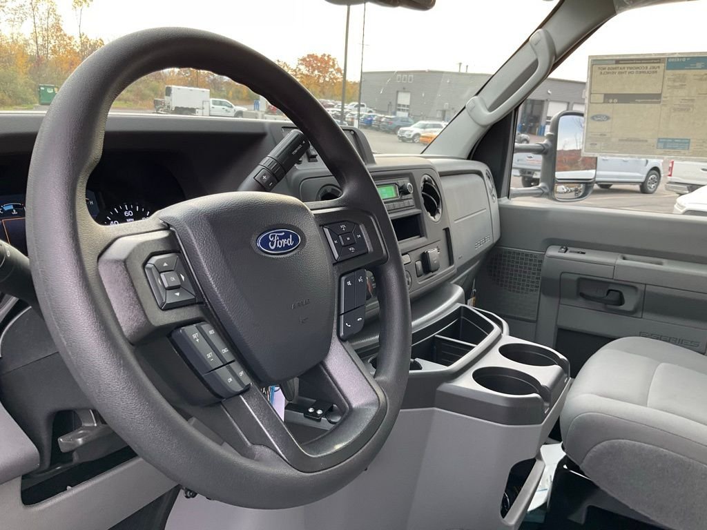 New 2026 Oxford White Ford E-350 SRW image 13