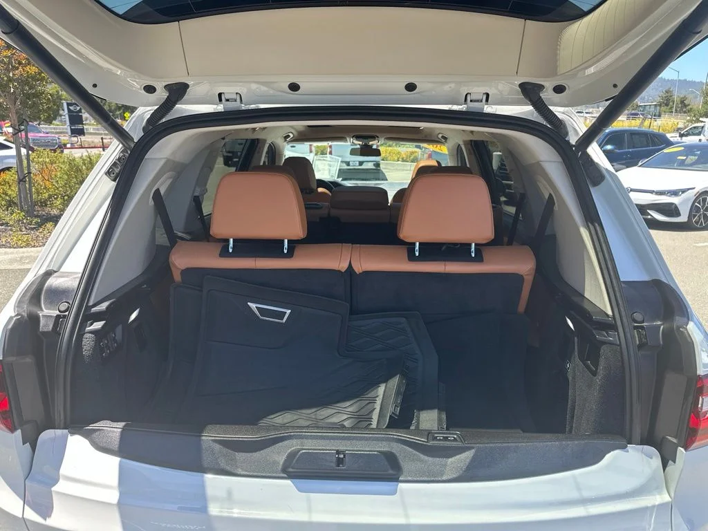Used 2021 White BMW xDrive40i image 5