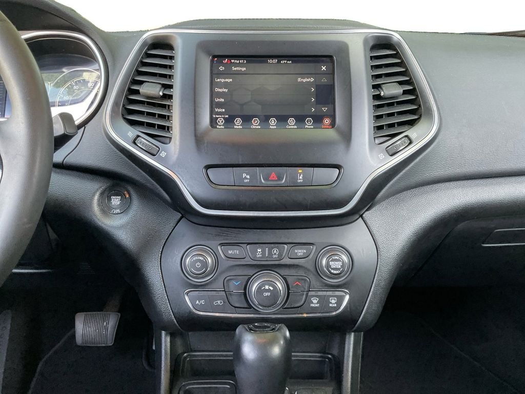 Used 2021 White Jeep Latitude Plus image 12