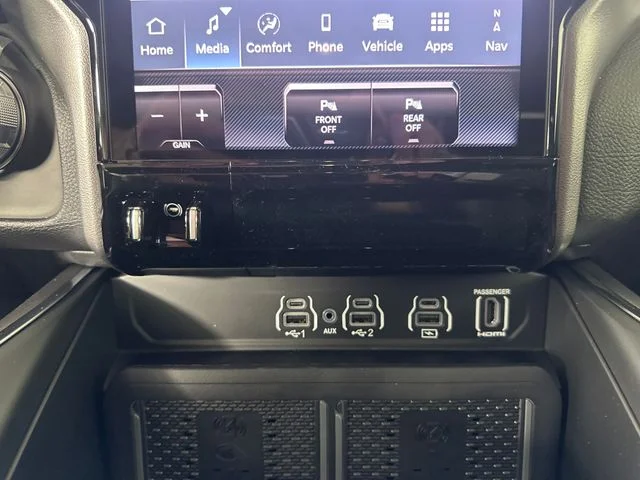 New 2026 Diamond Black Crystal Pearl-Coat Exterior Paint RAM Laramie image 17