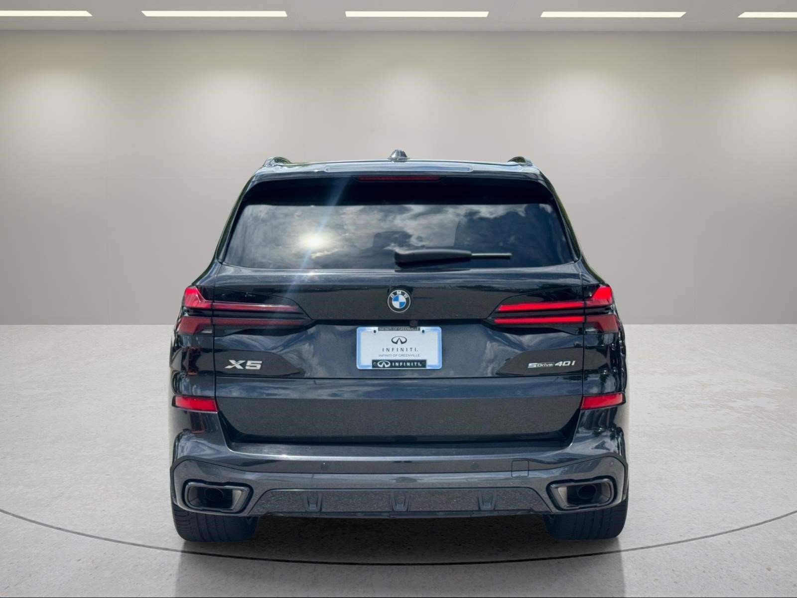 Used 2024 Black Sapphire Metallic BMW sDrive40i image 4