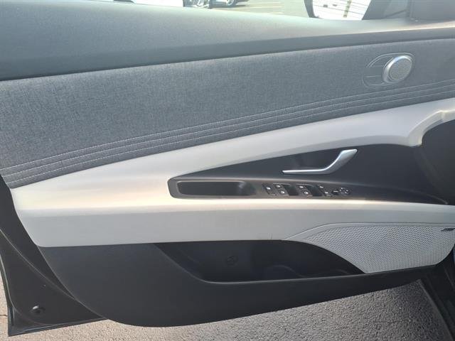 2023 Hyundai Elantra Limited - Photo 22