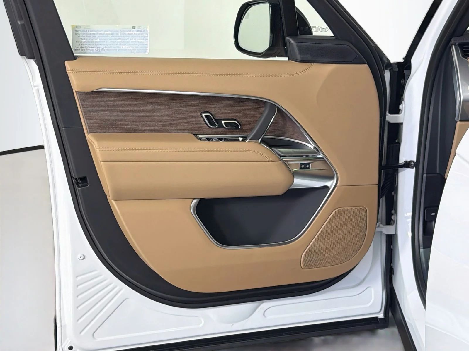 New 2026 Fuji White Land Rover SE image 21