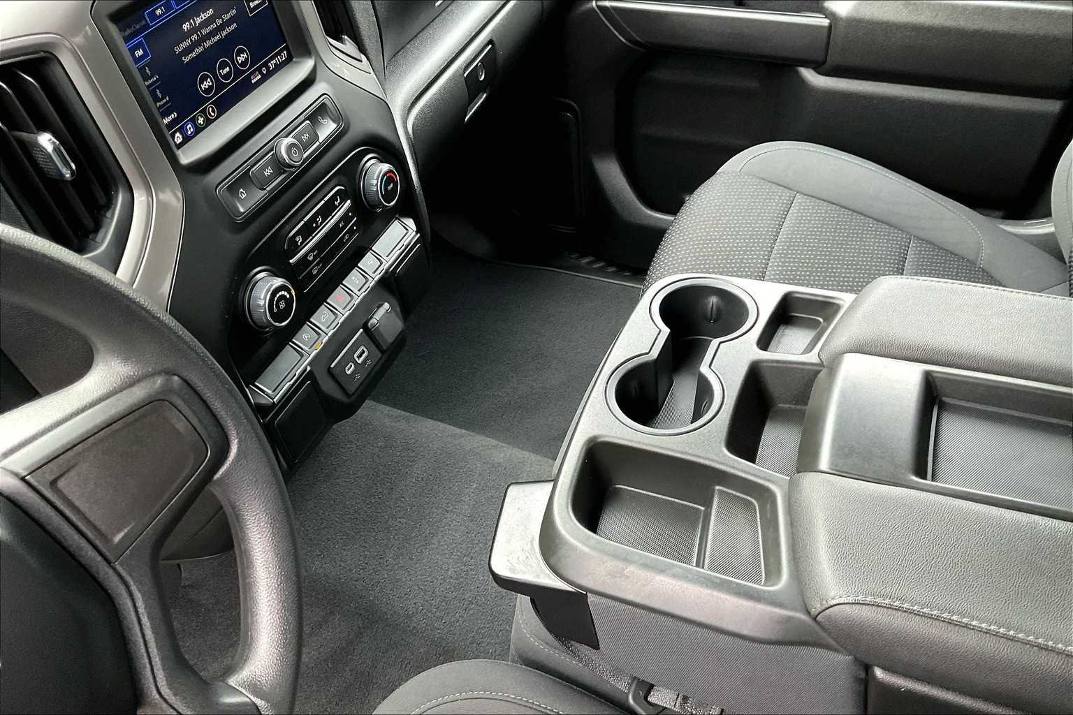 Used 2022 Silver Ice Metallic Chevrolet Custom image 16