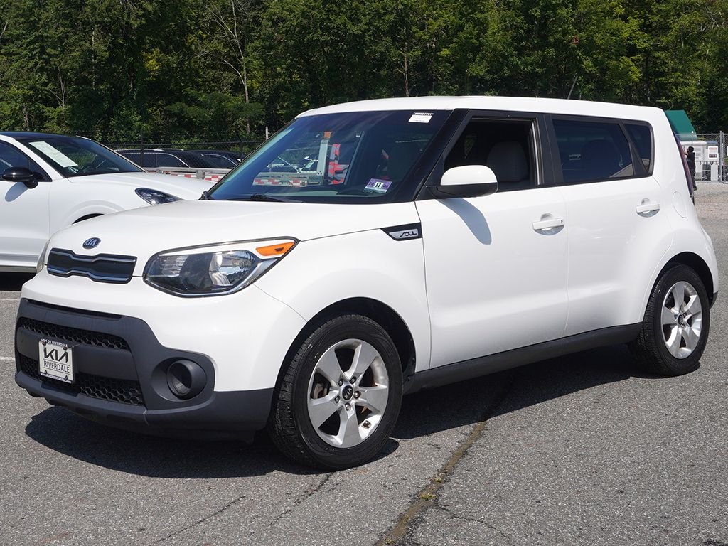Used 2018 White Kia Base image 3