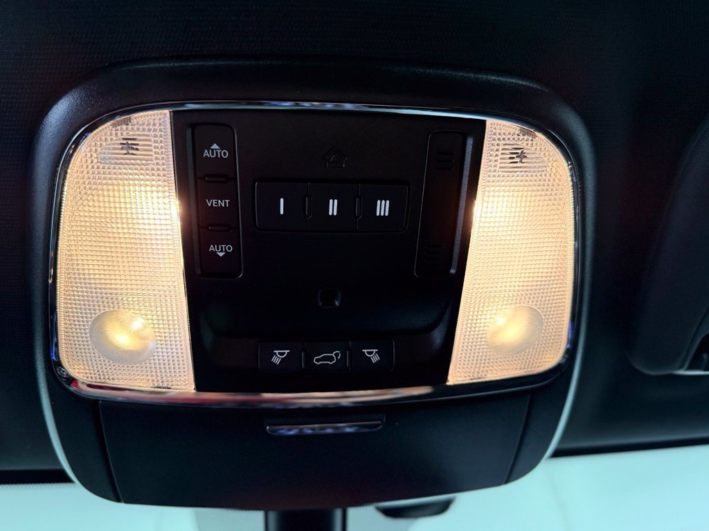 Used 2020 Black Jeep Altitude image 16