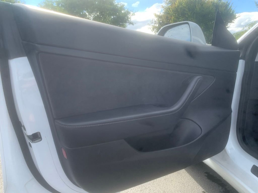 Used 2021 White Tesla Standard Range Plus image 10
