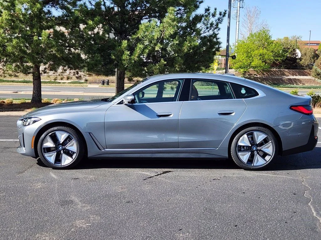 Used 2026 Gray Metallic BMW xDrive40 image 2