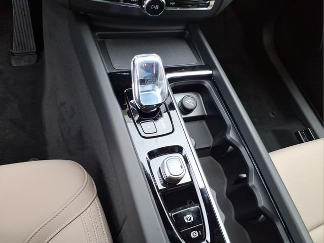 New 2026 Crystal White Volvo Plus image 23