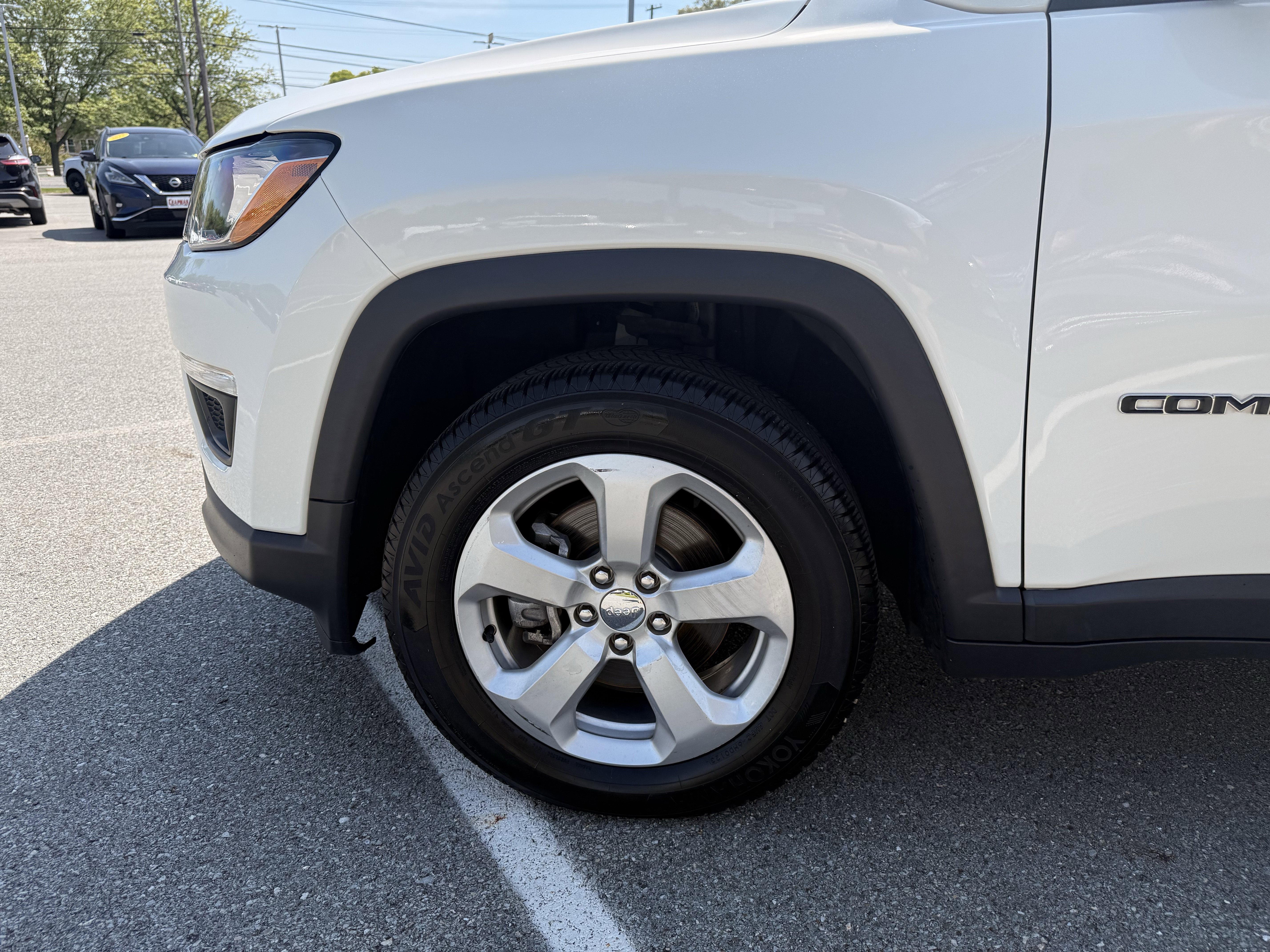 Used 2018 White Clearcoat Jeep Latitude image 44