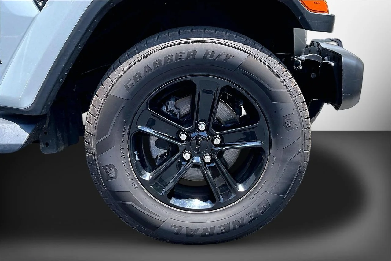 Certified Used 2023 Silver Jeep Sahara image 32